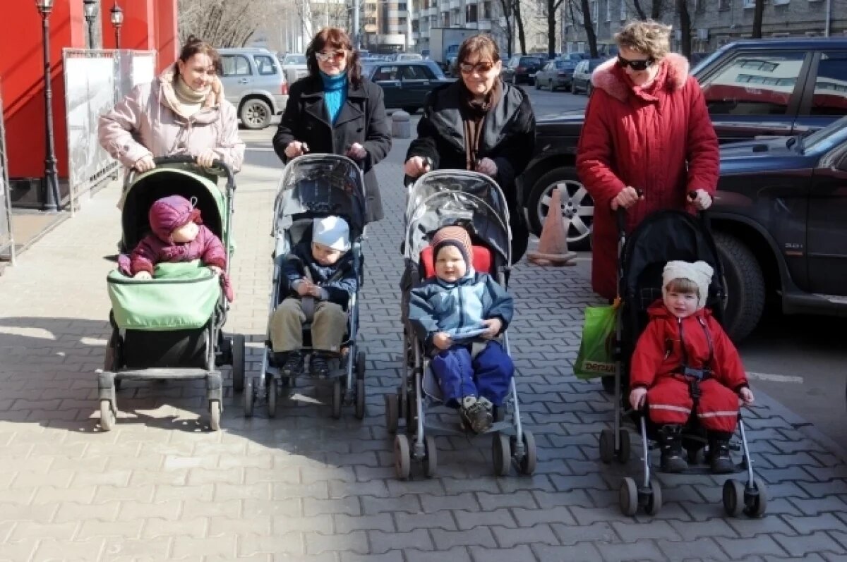    Мамы Надыма жалуются на тесный общественный транспорт