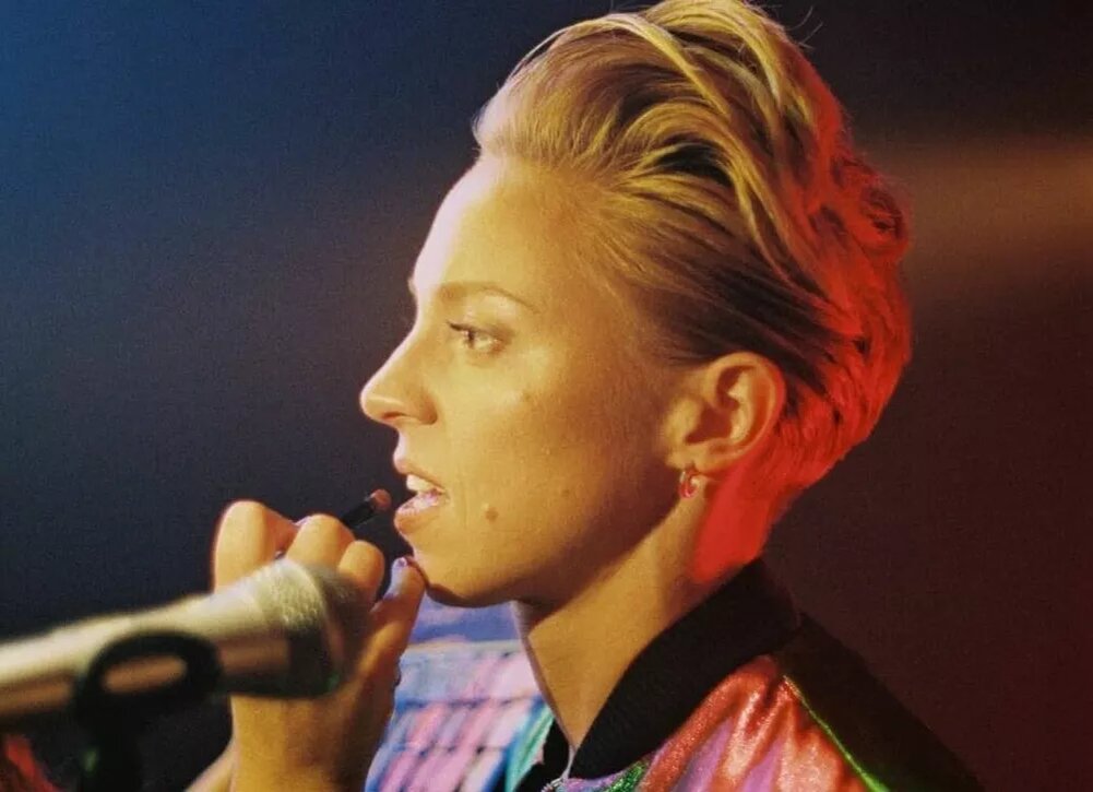    La Roux возвращается с новым альбомом после 10-летнего перерыва