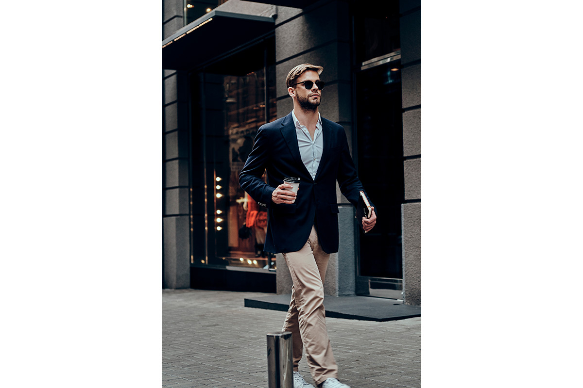 G-Stock Studio / Shutterstock / FOTODOM📷Smart casual