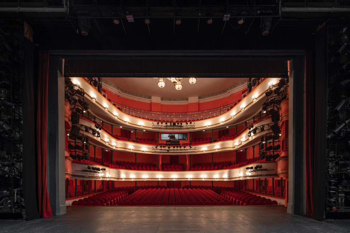    Вид со сцены на зал Театра Маяковского