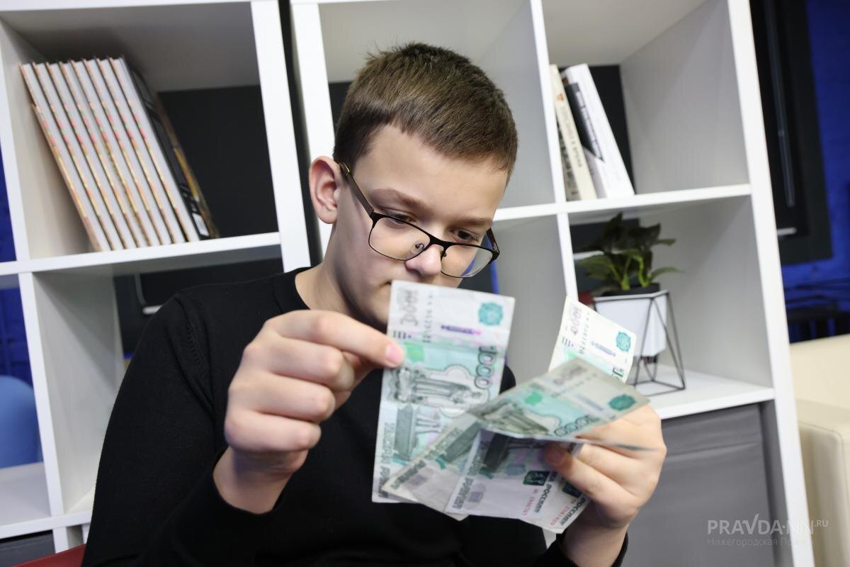    Главные признаки поддельных купюр – это нечёткое изображение на лицевой или оборотной стороне, имитация защитных волокон красителями