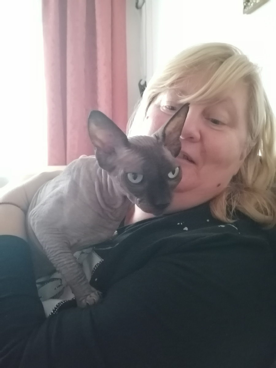 Татьяна со своей кошкой Алисой