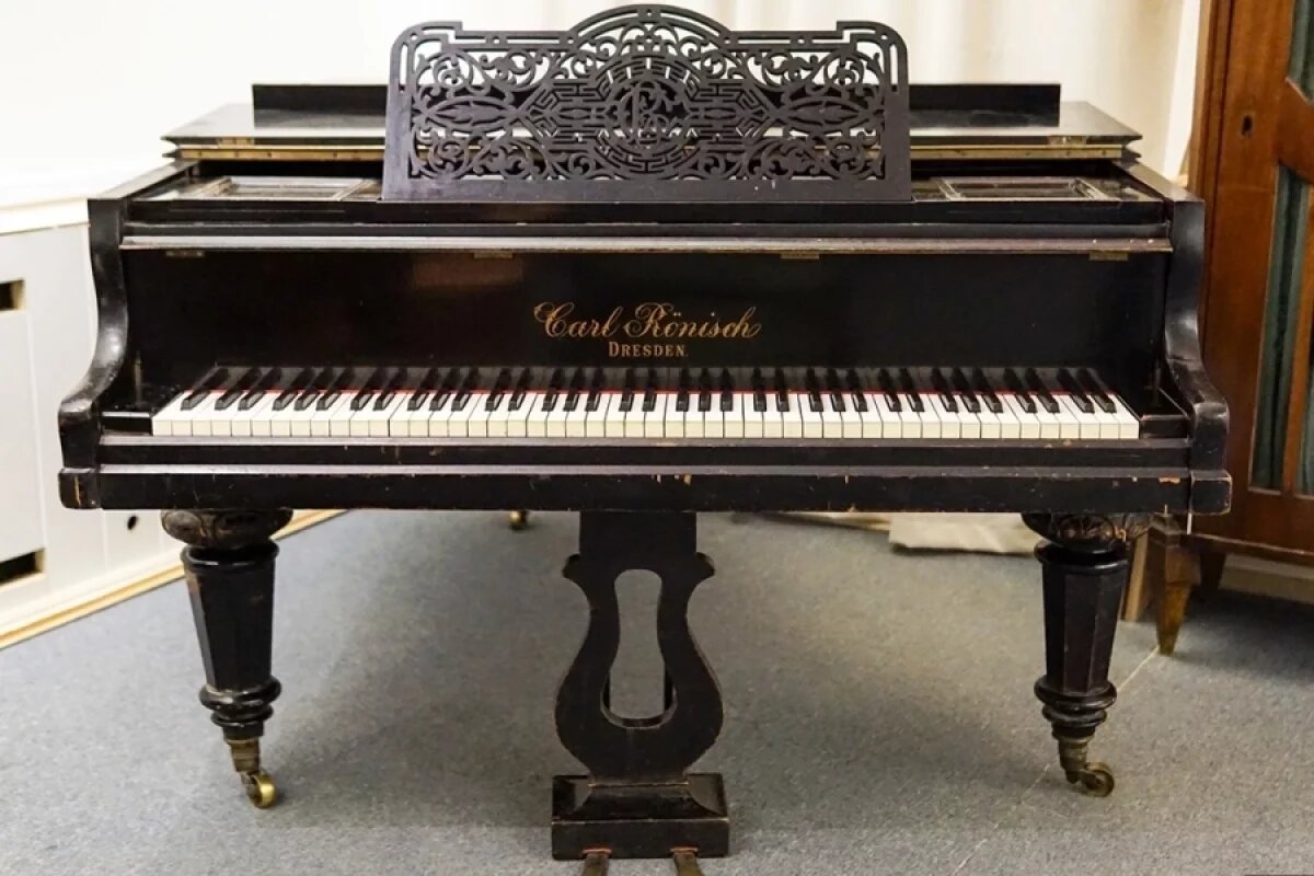    В Пушкинский заповедник передали кабинетный рояль Евпраксии Вульф