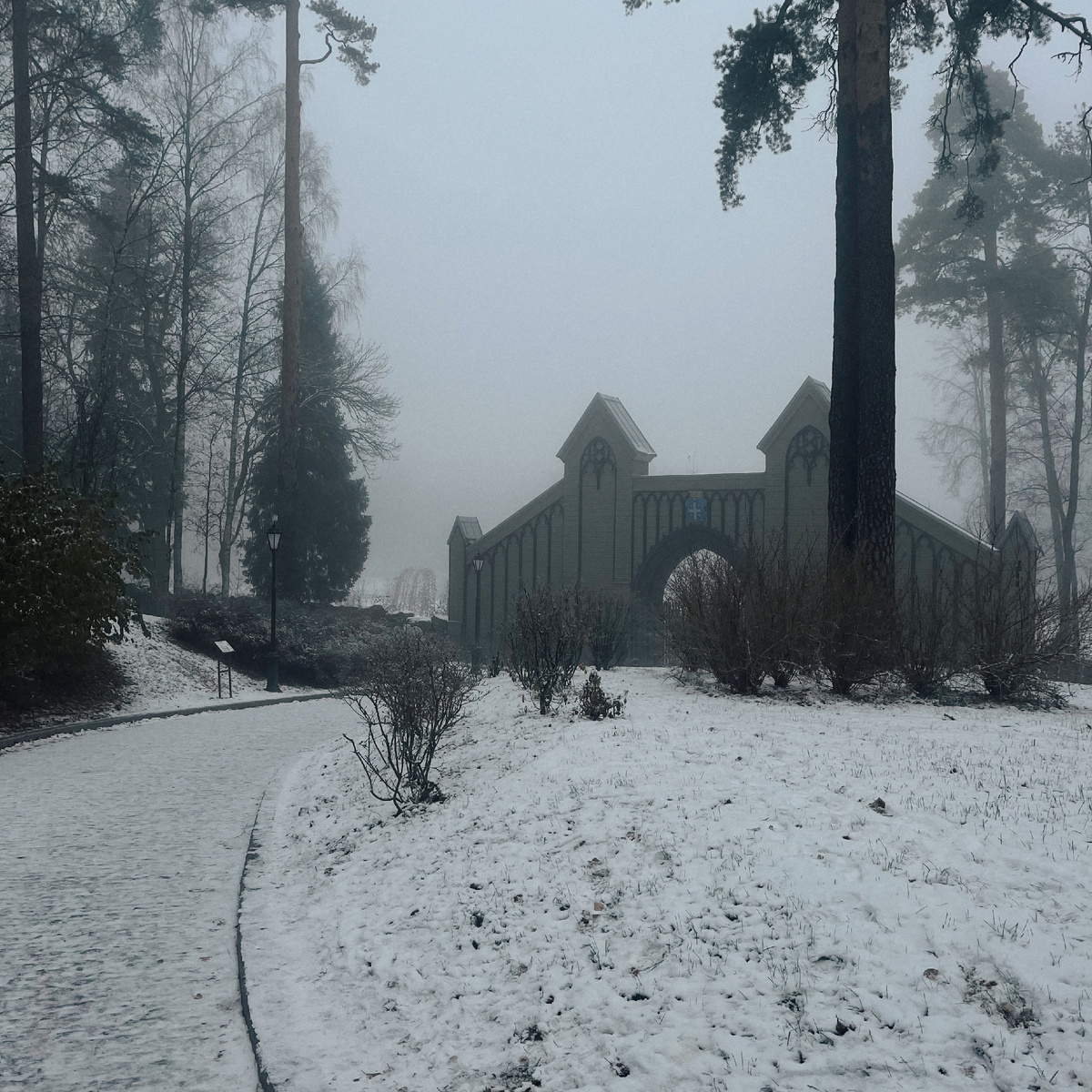 Главные ворота Монрепо