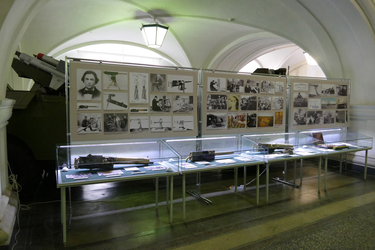 Выставка небольшая, но весьма насыщенная.