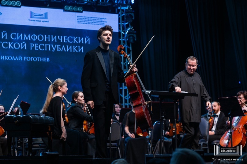 Иван Сендецкий, Николай Роготнев и Государственный симфонический оркестр УР на выступлении в Ижевске