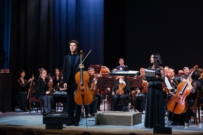 Иван Сендецкий и Государственный симфонический оркестр УР на выступлении в Воткинске