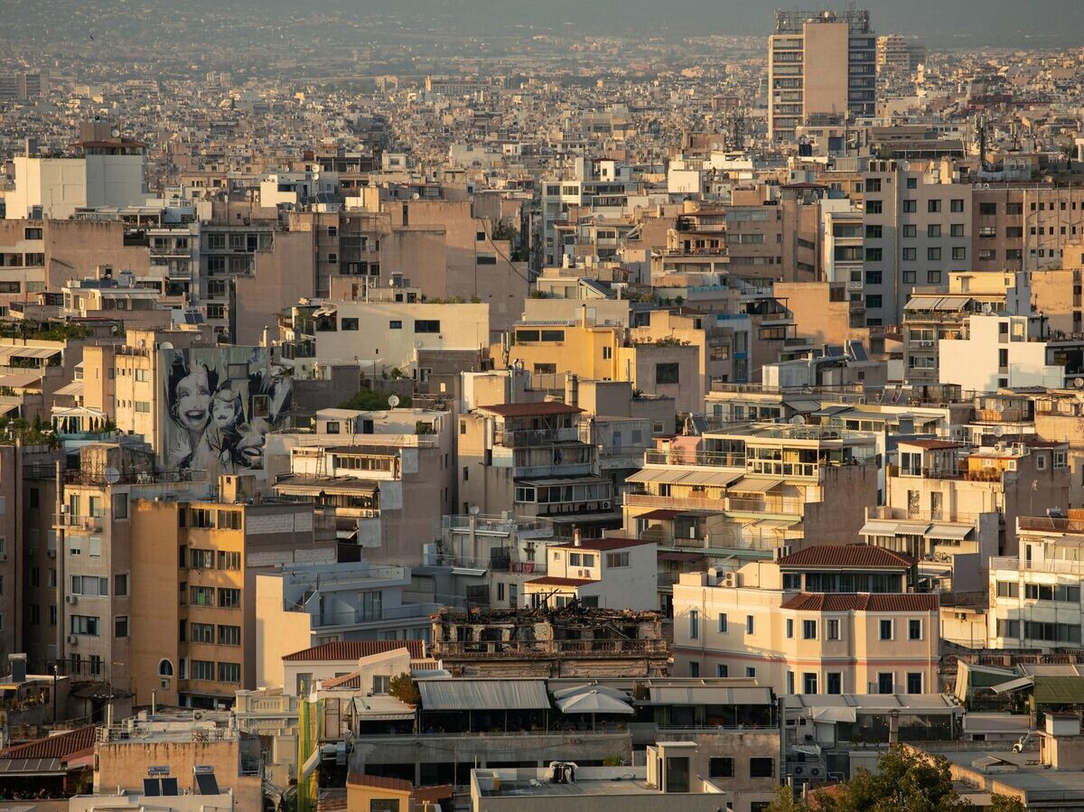    Вид на город с холма Акрополь в Афинах© РИА Новости / Костис Нтантамис