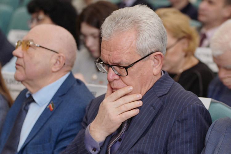    Андрей Поминов: «Прежде всего [здесь ведется] работа под задачи индустриальных партнеров. [Также учитывается] открытие новых программ подготовки инженерных кадров».   
Фото:  gossov.tatarstan.ru