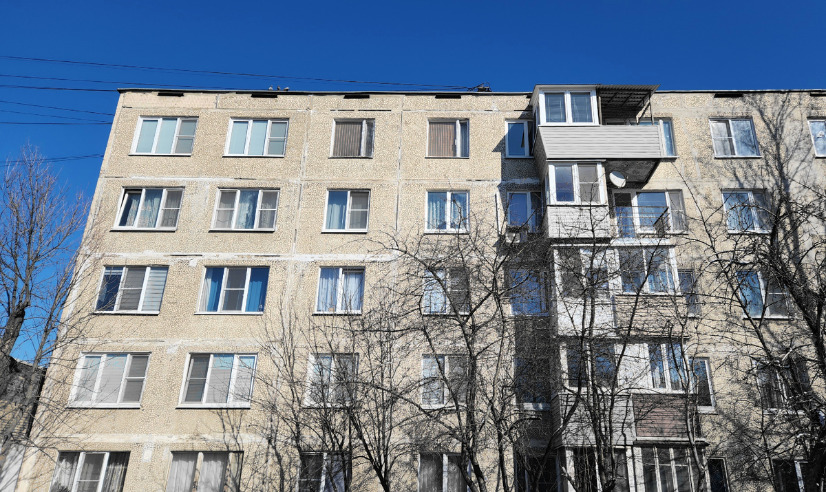 Фасад, выходящий на улицу. Фото автора