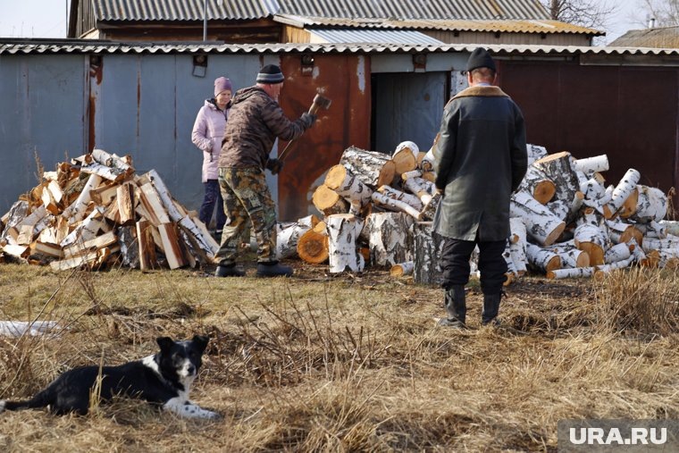 Жители села продолжают жить в обычном режиме. Фото: Екатерина Сычкова © URA.RU