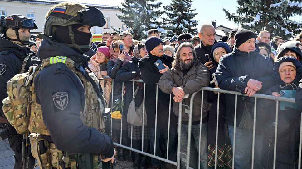 Пришедшие проститься со схиархимандритом Илием.📷Фото: Дмитрий Лебедев / Коммерсантъ