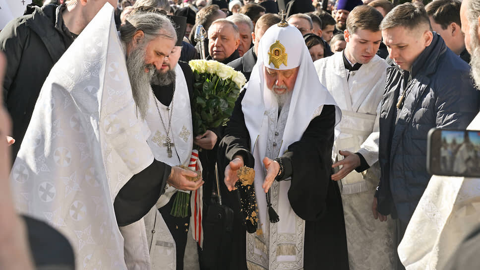 Патриарх Московский и Всея Руси Кирилл (в центре) во время отпевания.📷Фото: Дмитрий Лебедев / Коммерсантъ