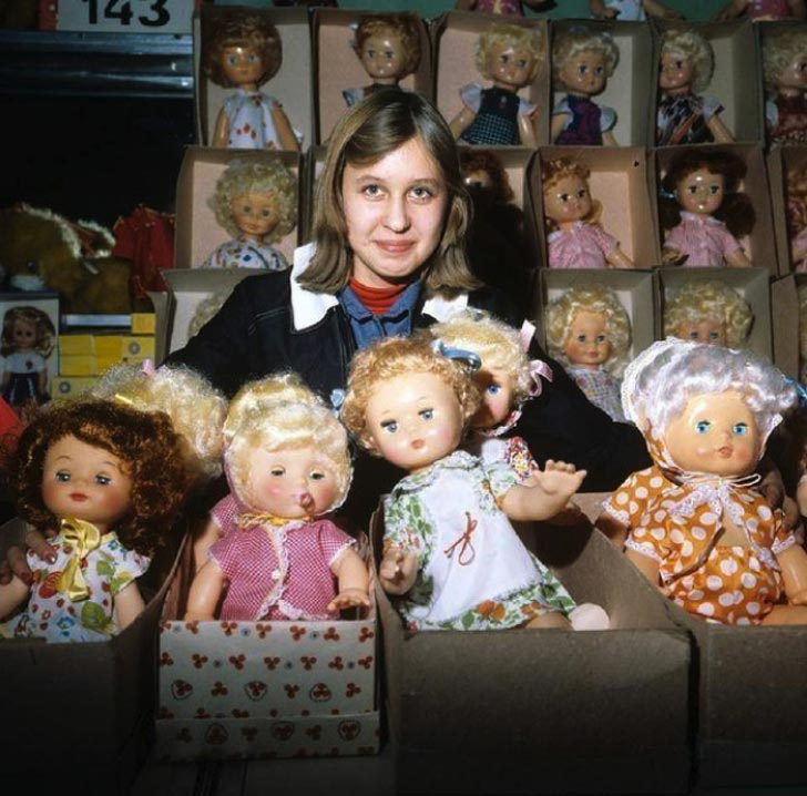 В куклы надо наиграться в детстве