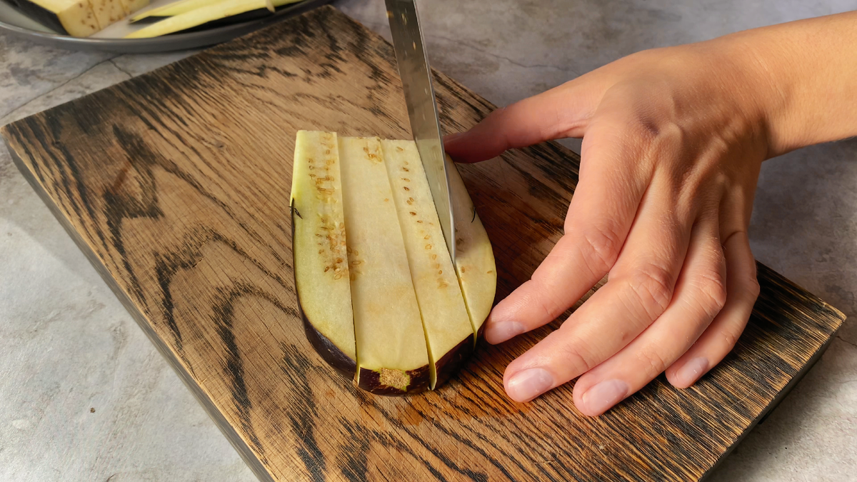 Затем каждый слайс на брусочки.