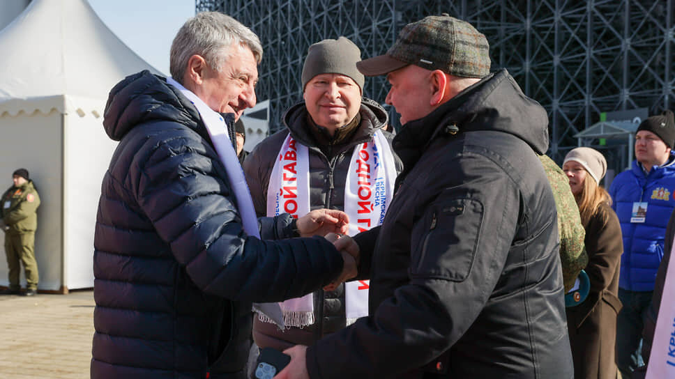 Депутат заксобрания Свердловской области Виктор Бабенко, сенатор Российской федерации Виктор Шептий и министр здравоохранения Свердловской области Андрей Карлов.📷Фото: Марина Молдавская / Коммерсантъ