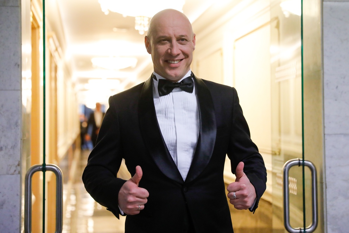    Денис Майданов перед началом праздничного концерта, посвященного 70-летнему юбилею артиста Владимира Винокура, в Государственном Кремлевском Дворце. /Артем Геодакян/ТАСС