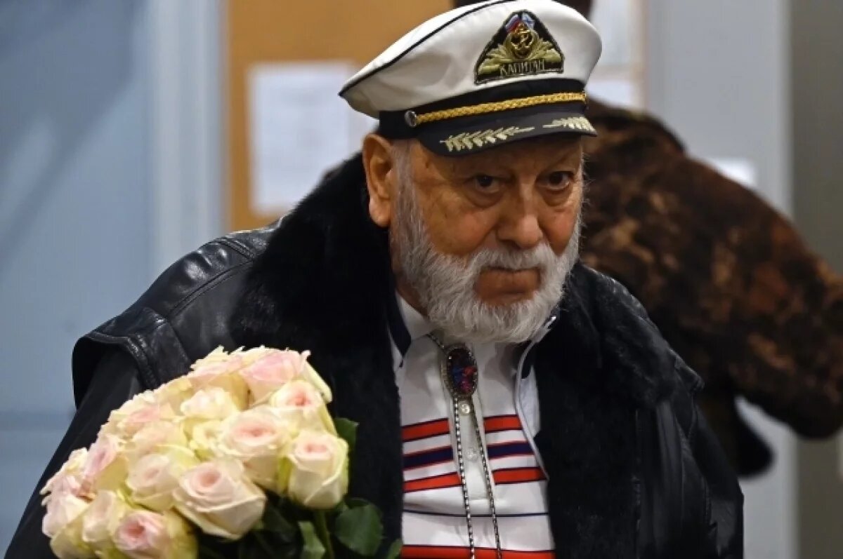    Бедрос Киркоров.