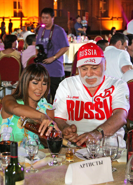    Певица Анита Цой и Бедрос Киркоров на Олимпиаде в Пекине, 2008 год Валерий Левитин/Коммерсантъ