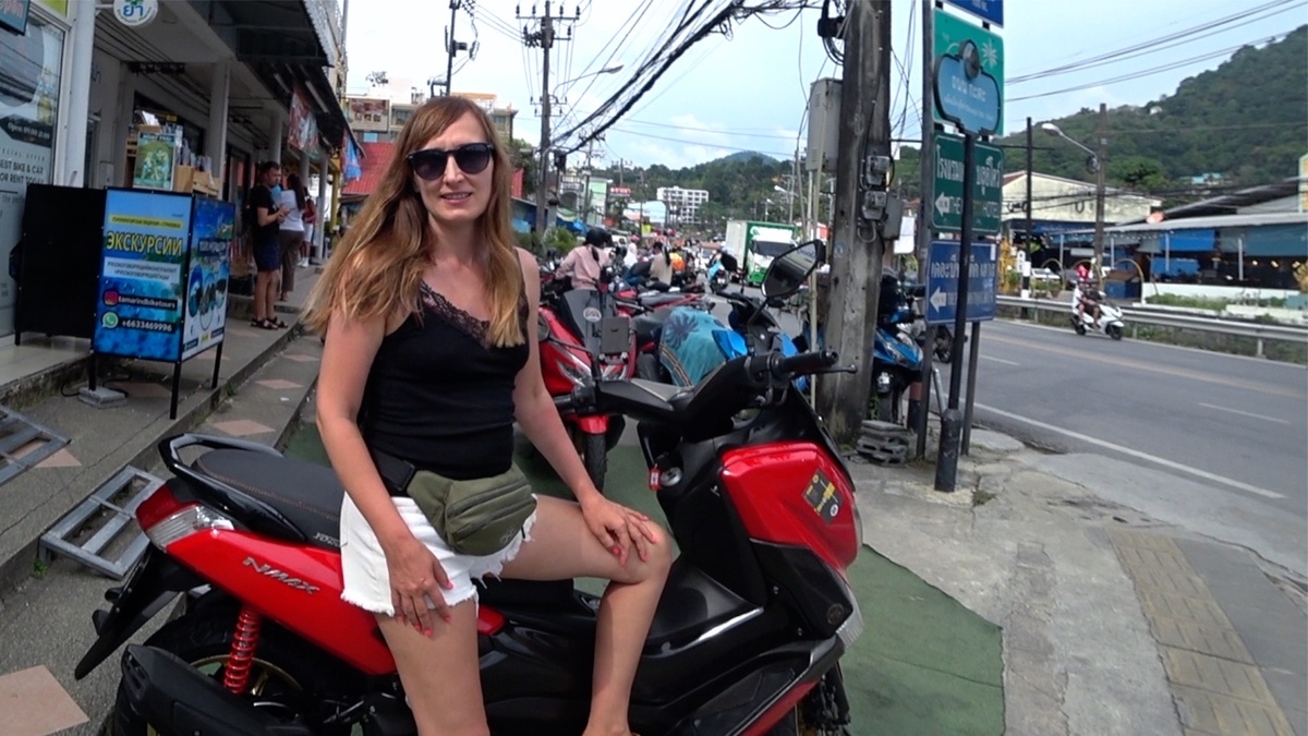 на Пхукете мотобайки, скутеры и мопеды повсюду 