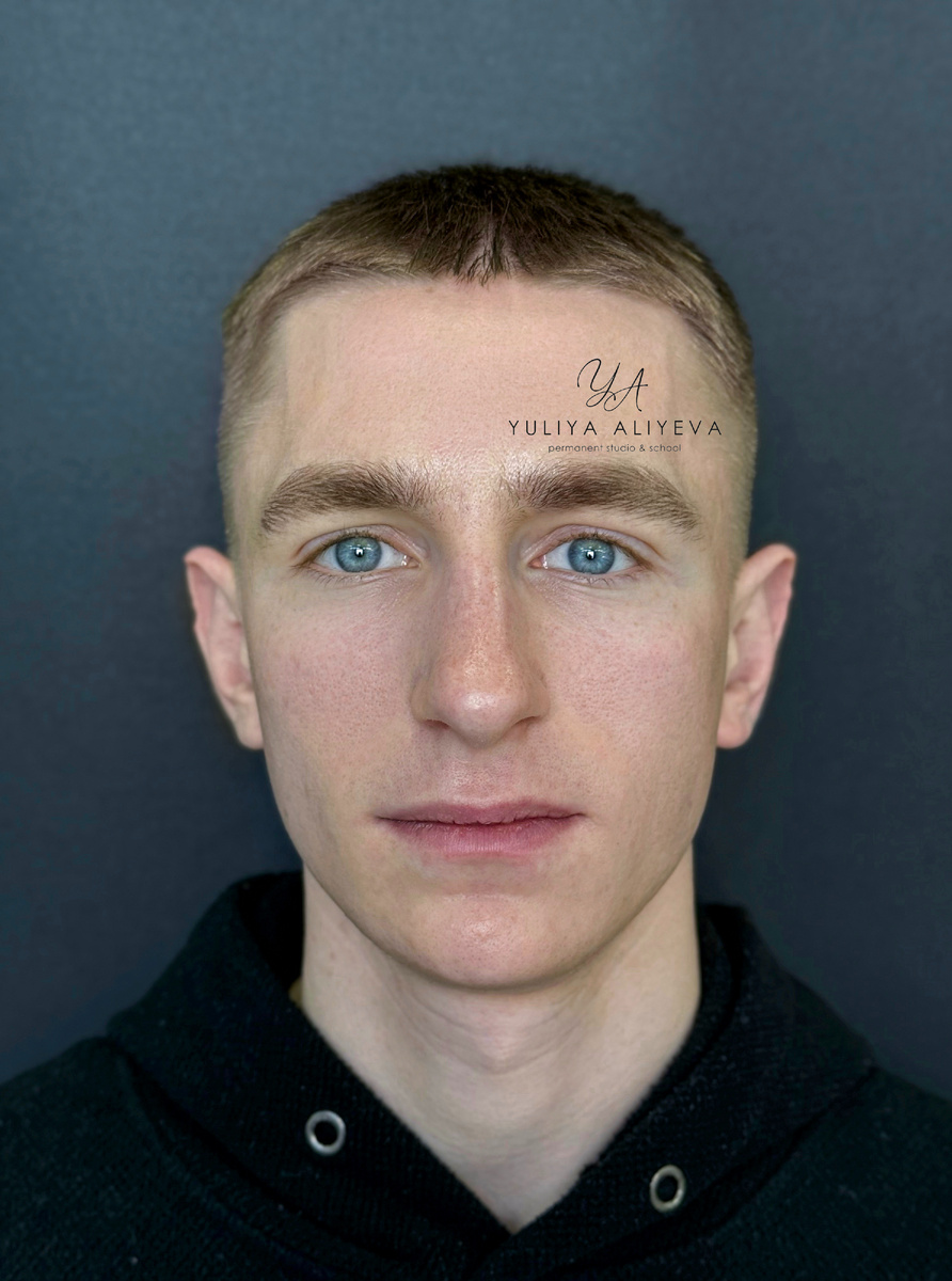 Мужской перманентный макияж бровей в технике Realistic Hairs, результат сразу после процедуры