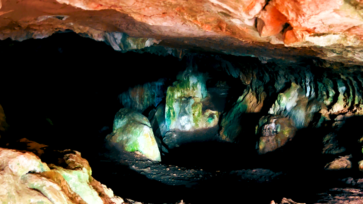 Вход в пещеру Ени-Сала 2