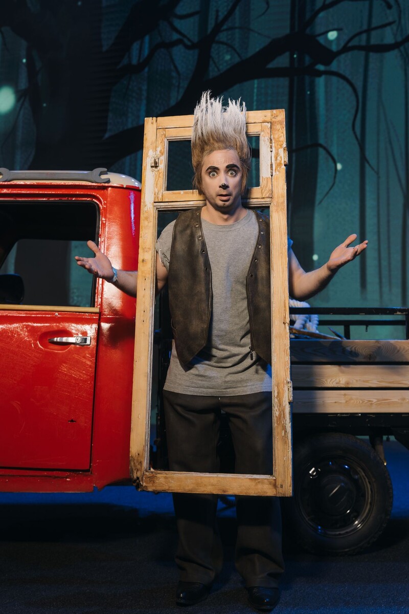 Музыкальный спектакль "Зубастая няня" Роль - Ежов. 2024 год. 