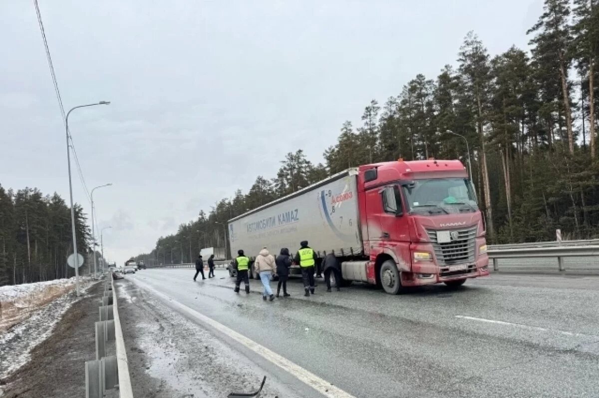   В Свердловской области грузовик задавил подростка