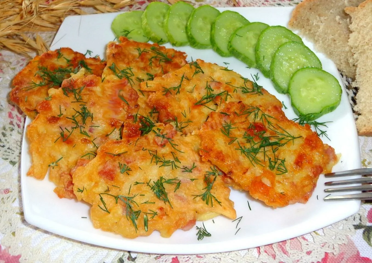 Фото с сайта: https://static.1000.menu/img/content/27919/draniki-s-vetchinoi_1531582665_10_max.jpg