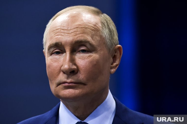    Владимир Путин попросил не относиться всерьез к словам своего пресс-секретаря Дмитрия Пескова