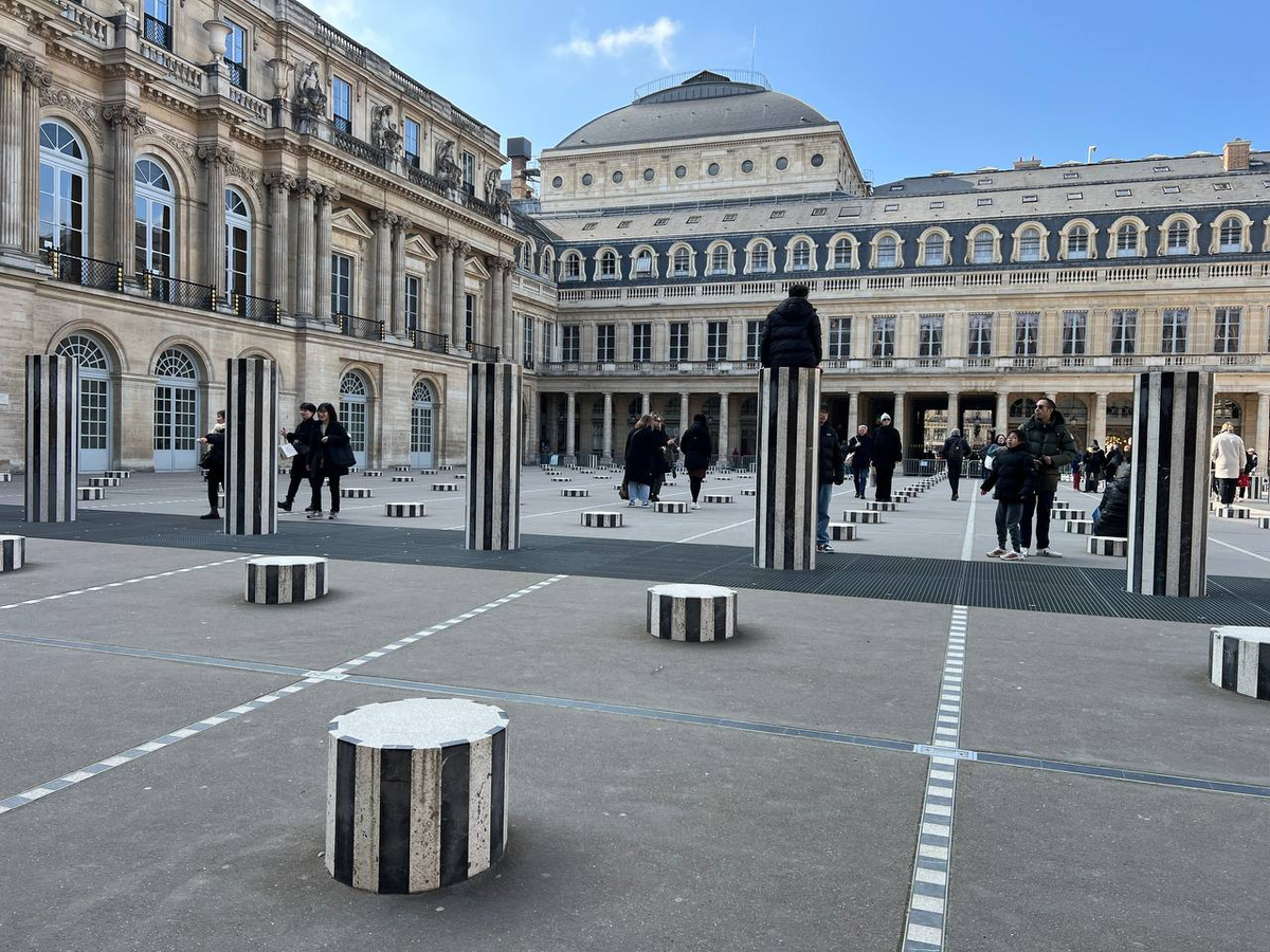 Париж, Пале-рояль. Фото автора. Здесь происходит действие двух первых серий сериала «Полиция Пража. Особый отдел»