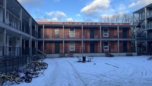    Украинцы в ужасе от цен за аренду бараков в Стокгольме