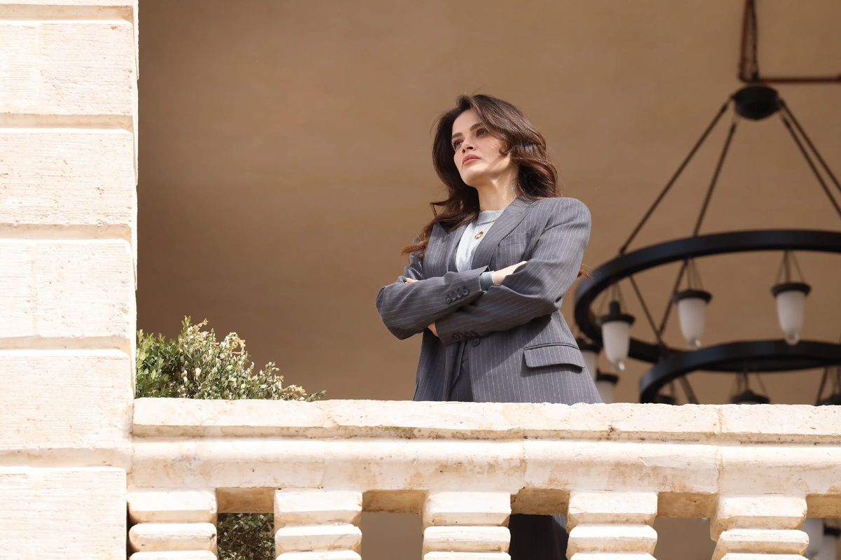 кадр из сериала "Далекий город"