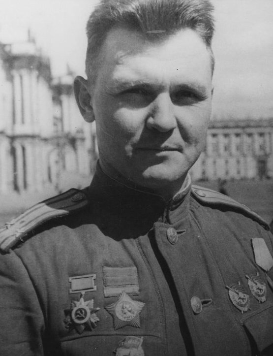 Афанасьев Анатолий Георгиевич -  генерал-майор (1954), Герой Советского Союза (21.06.1944). 