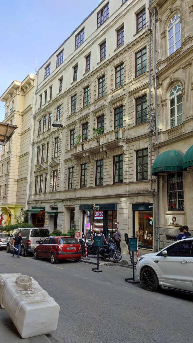 Район Галата. Во всех строениях чувствуется дух Европы.