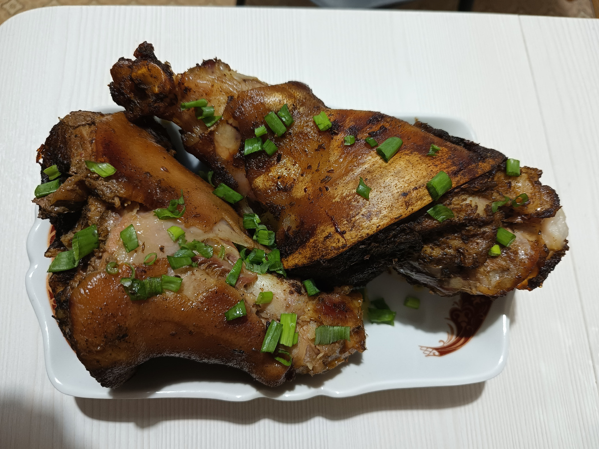 Нежная, сочная, вкуснющая свиная рулька