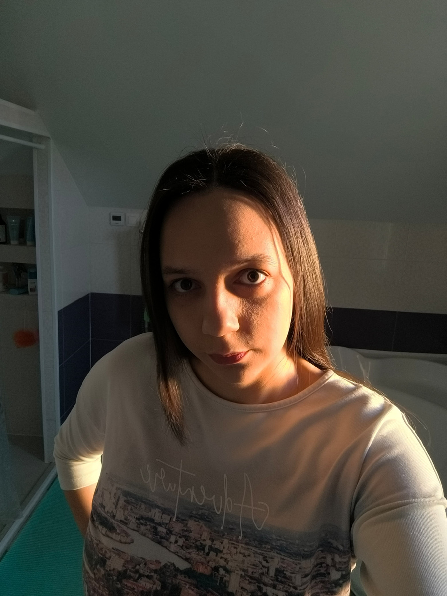 Солнце в 7 утра, редко его можно видеть в этой комнате (потому что я лично обычно сплю в это время!).