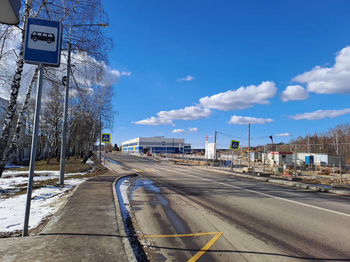 Стою на остановке, а тут облака-а-а. Умопомрачительные.