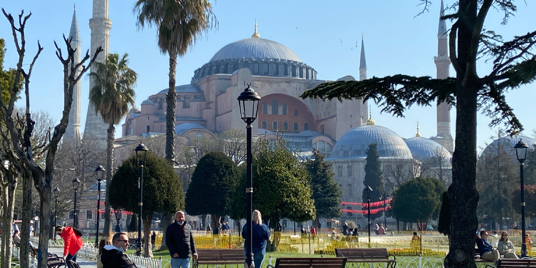 Фествиаль тюльпанов в Стамбуле весной 2025. Главные парки с цветами