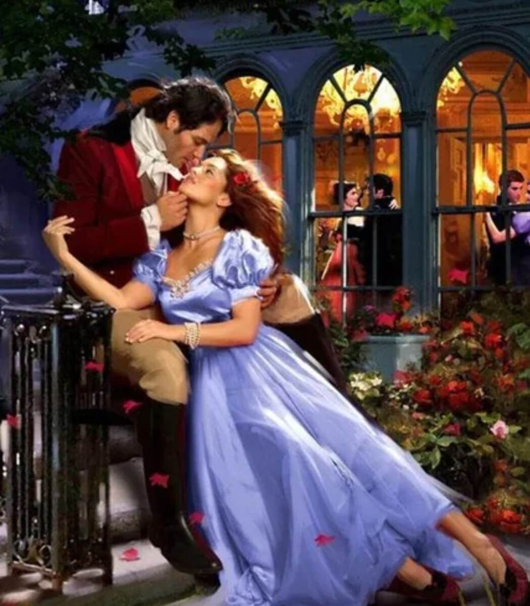 Здесь все одеты, хотя лежат сразу как-то недобно...