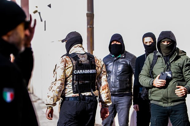    Сотрудники антимафиозного отдела полиции в Палермо, 11 февраля 2025 года. Фото: Antonio Melita / Keystone Press Agency / Globallookpress.com