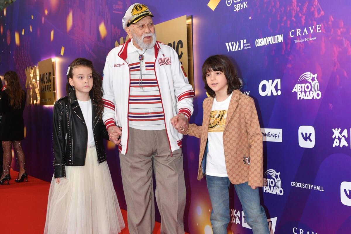    Бедрос Киркоров с внуками: Аллой-Викторией и Мартином Komsomolskaya Pravda/Global Look Press