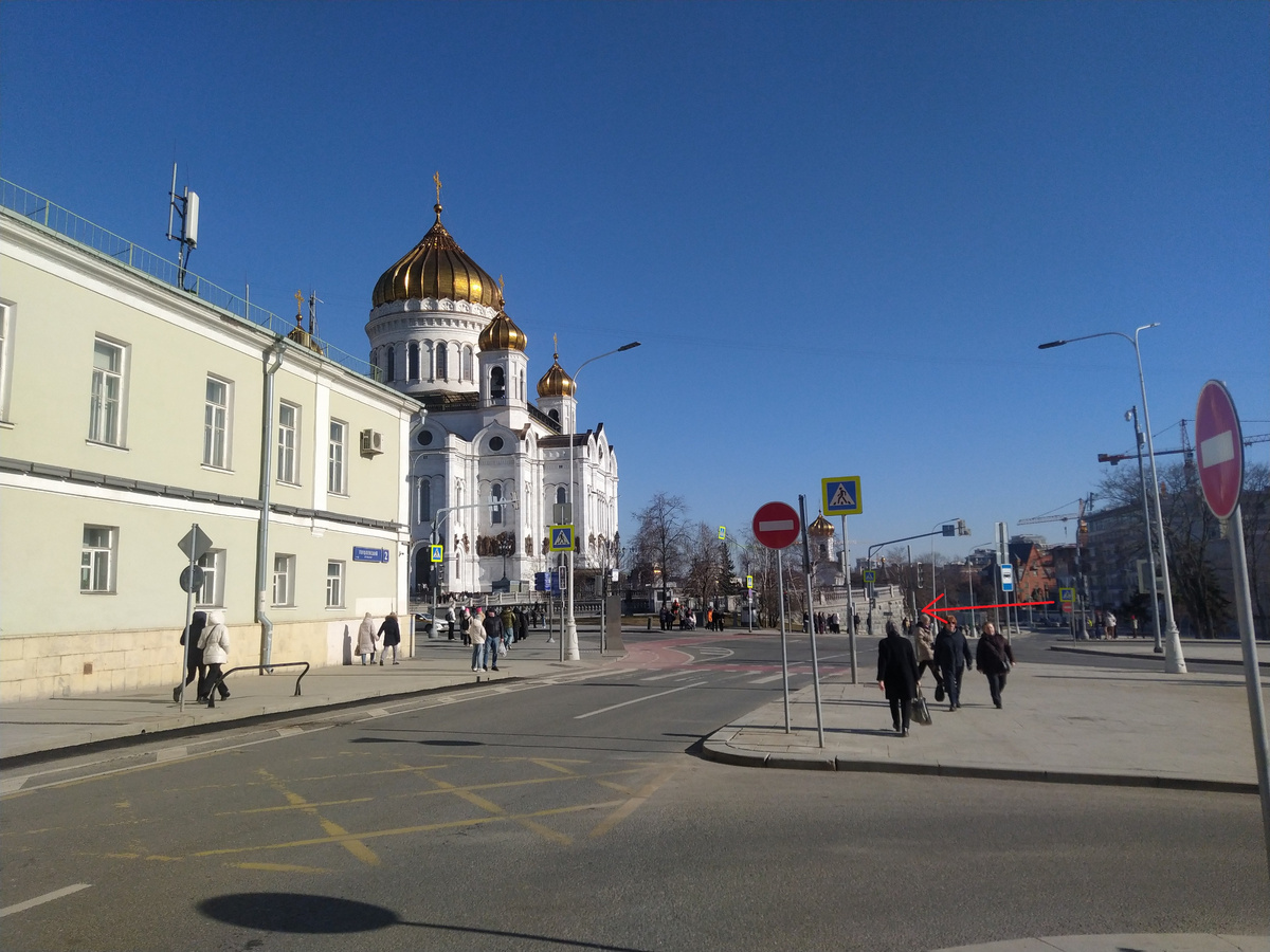 Вход в "Центр искусств. Москва" на Волхонке