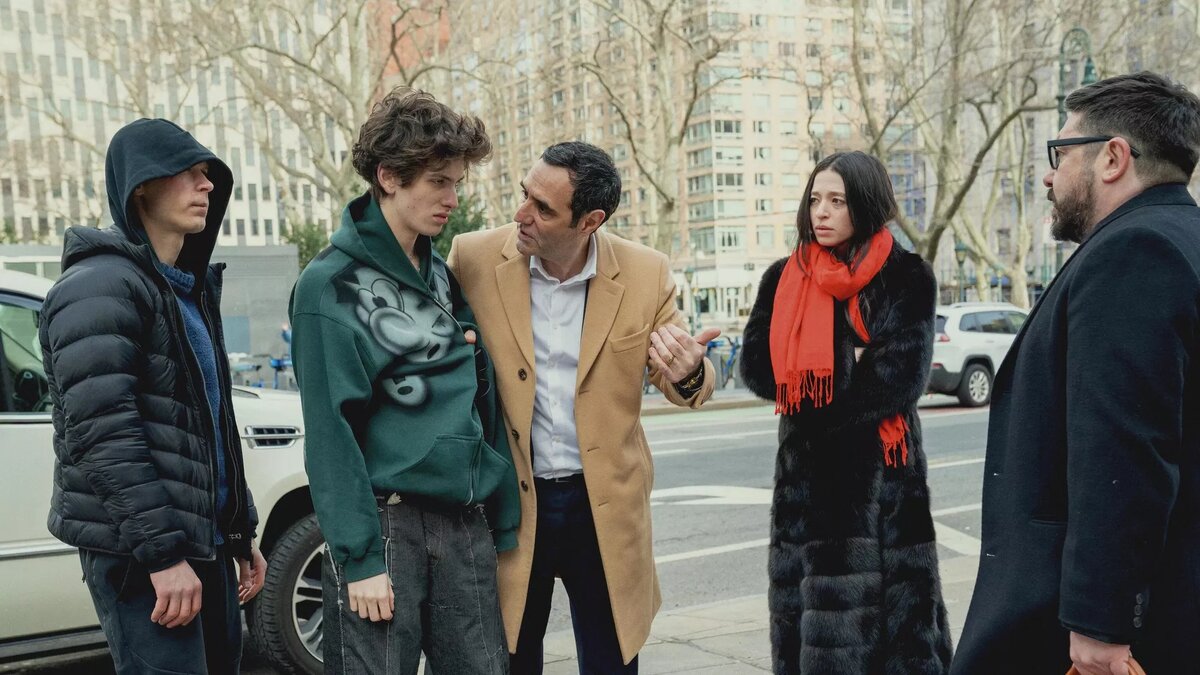 Кадр с фильма "Анора"