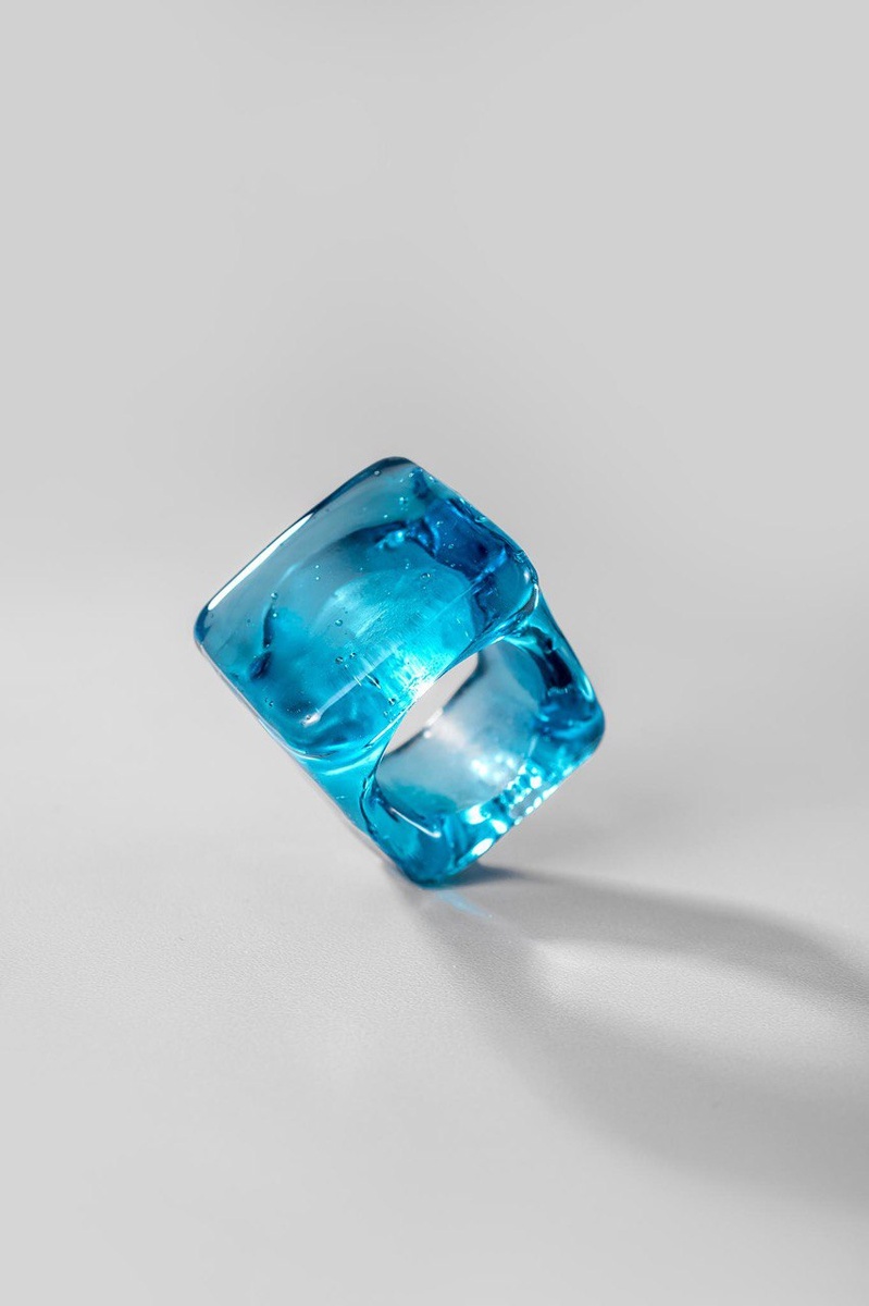 Кольцо «Лёд Байкала» — цвет северного сияния, ювелирное стекло, 12 000 pуб.