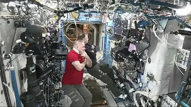 Алексей Овчинин и Николас Хейг в ЛМ Destiny. Фото: nasa.blog.com