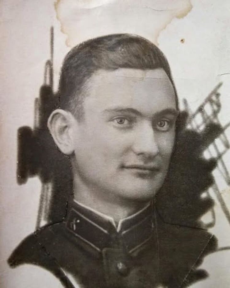 Младший лейтенант Александр Степанович Квитницкий (1914-1944). Источник: https://www.instagram.com/alexandra.khomen.co/p/B_9380NgE4C.