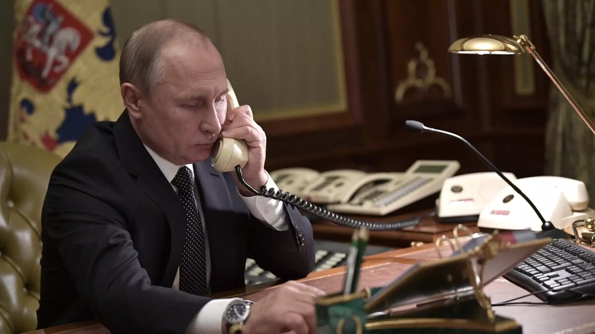 Путин обсуждает с Трампом возоможность прекращения огня и хоккей. Источник: ТАСС