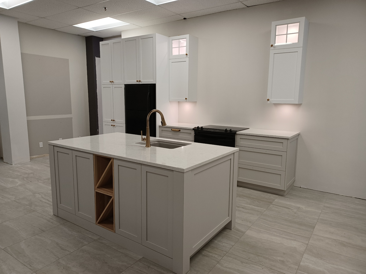 Какая столешница подойдет к белой кухне: беспроигрышные сочетания и полезные советы