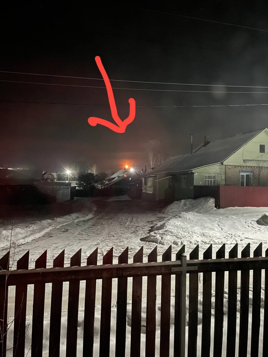 На небе взошла красная луна